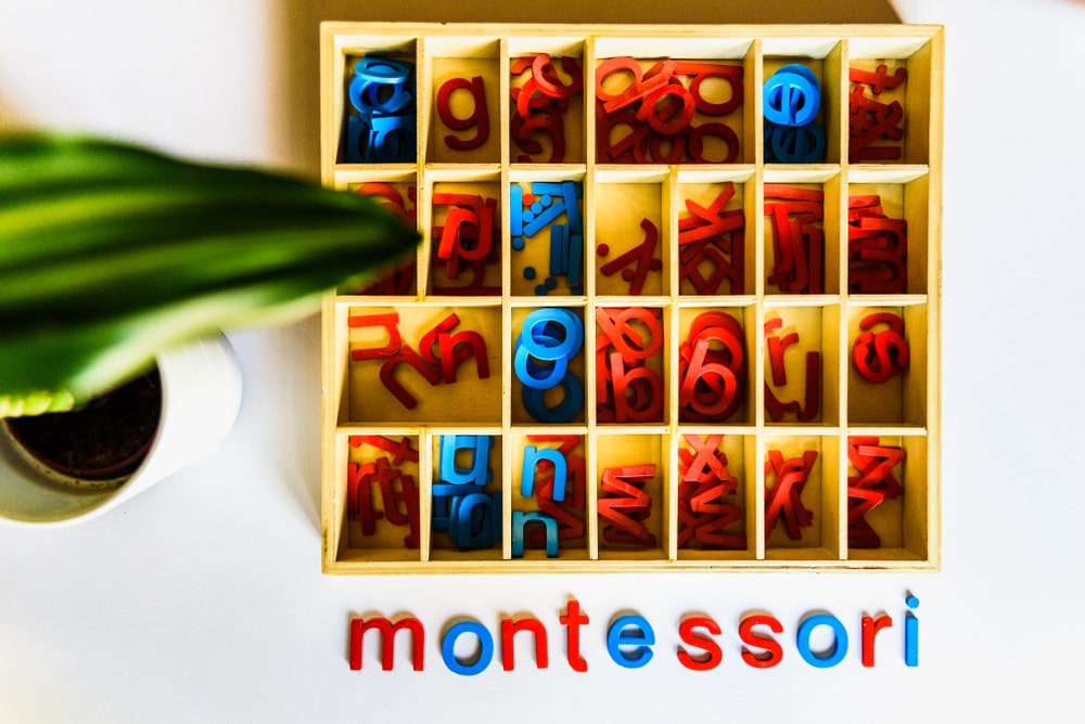 Alphabet mobile en bois Montessori